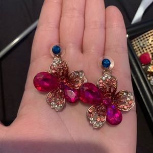 Gold floral earrings.